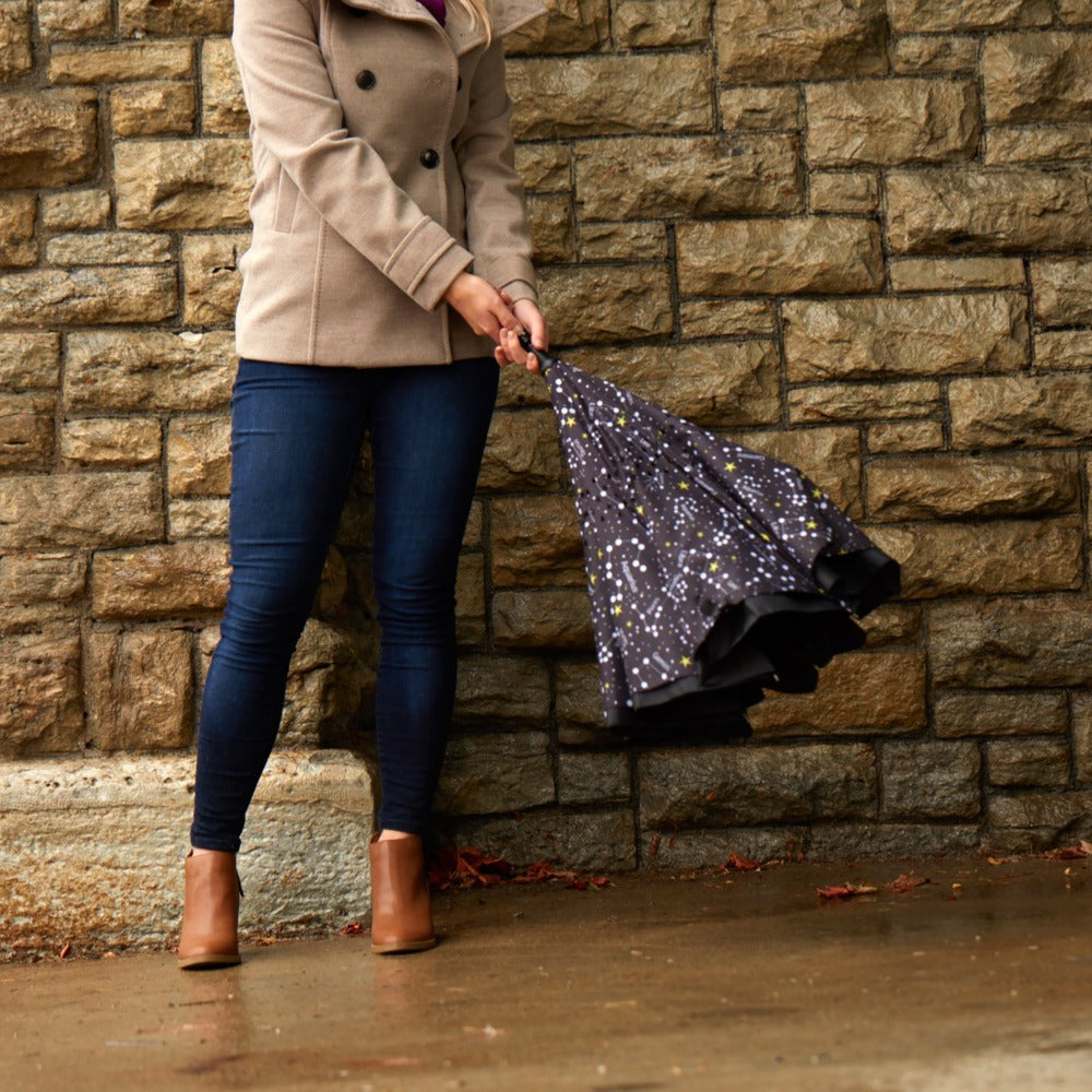 InBrella Reverse Close Umbrella in Zodiac Black Lifestyle Shot Being Closed